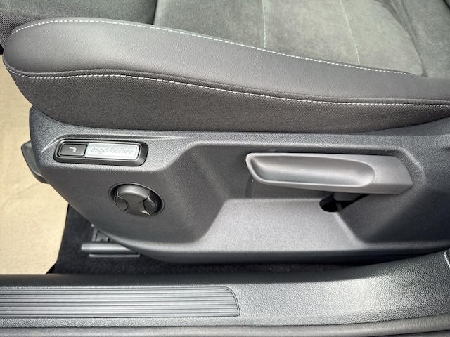 Volkswagen T-Roc IQ.Drive R-Line Style