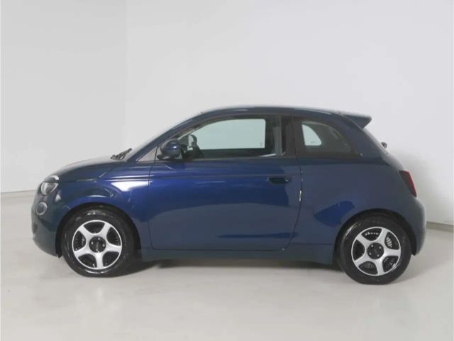 Fiat 500e Action