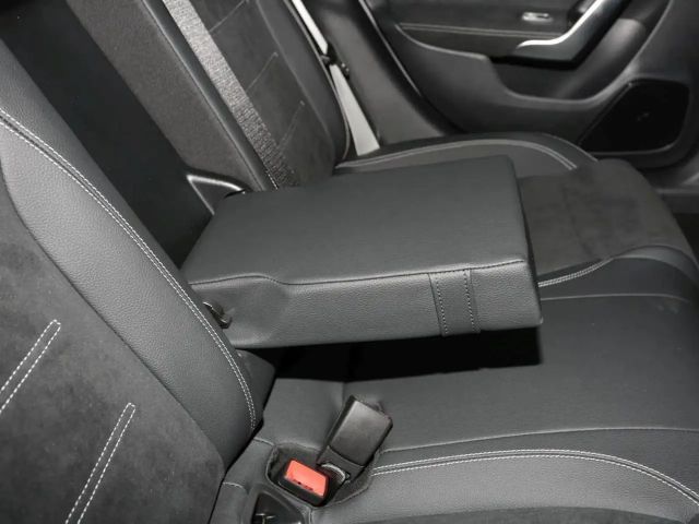 Mercedes-Benz CLA 200 AMG Line Coupé