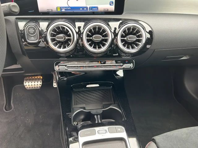 Mercedes-Benz CLA 200 AMG Line Shooting Brake