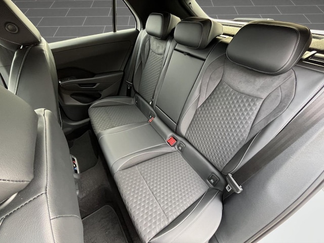 Volkswagen T-Roc 1.5 eTSI DSG R-Line