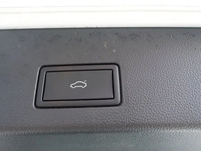 Volkswagen Golf R-Line Variant