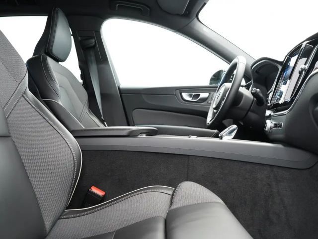 Volvo XC60 AWD Dark Plus