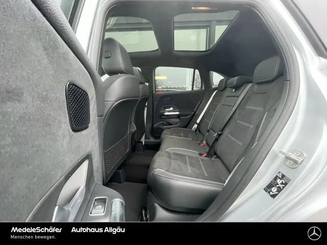 Mercedes-Benz GLA 200 AMG Line