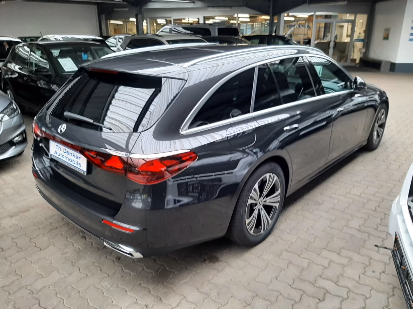 Mercedes-Benz E 220 AVANTGARDE E 220 d Estate