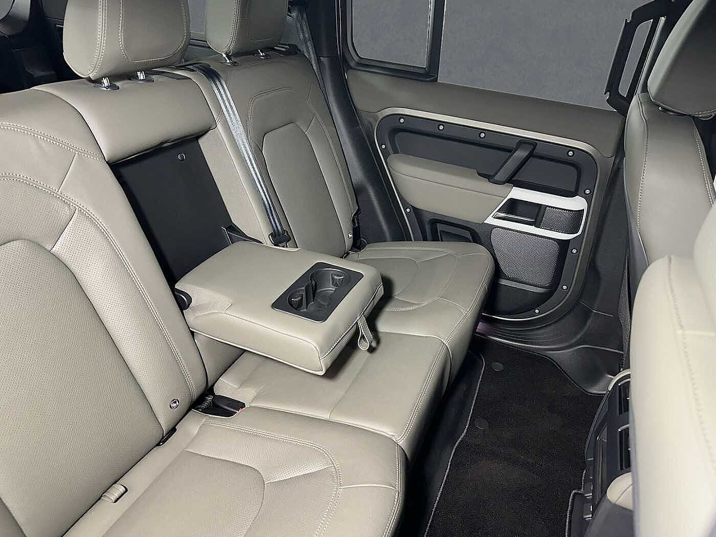 Land Rover Defender 110 SE