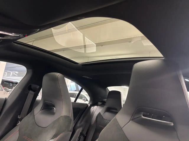 Mercedes-Benz CLA 200 AMG Line Coupé