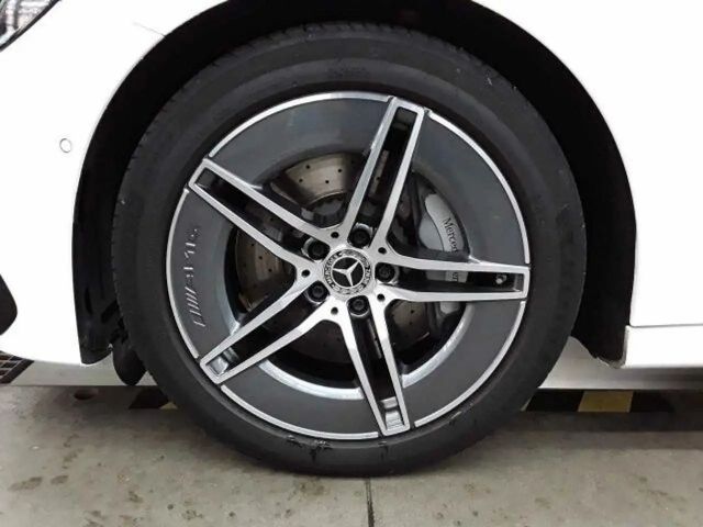 Mercedes-Benz E 220 AMG Line E 220 d Sedan