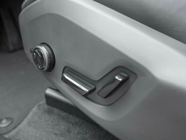 Volvo XC60 Dark Plus T6