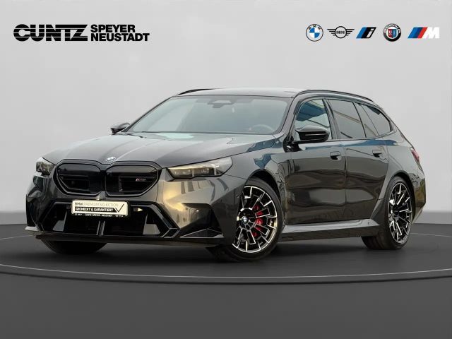 BMW M5 Touring  Anhängerk. Driving+Parkingassist B/W Surr