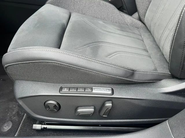 Volkswagen Golf Business DSG Variant