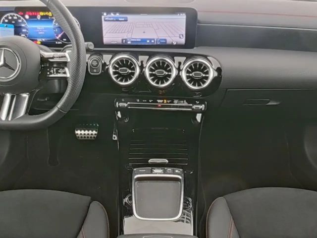 Mercedes-Benz CLA 200 AMG Line Coupé Sedan