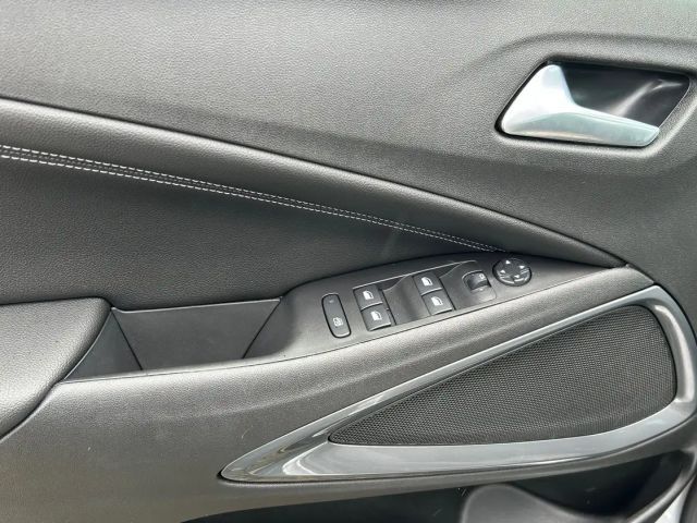 Opel Crossland X Automatik / Navi / Klima / Sitzheiz. / Kamera