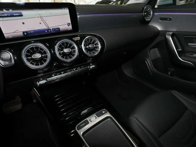 Mercedes-Benz CLA 180 TOTWINKEL+DISTRONIC+360°