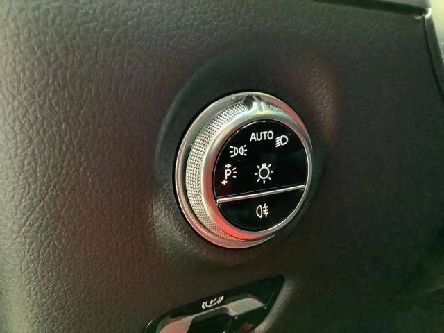 Mercedes-Benz C 180 AVANTGARDE Sedan