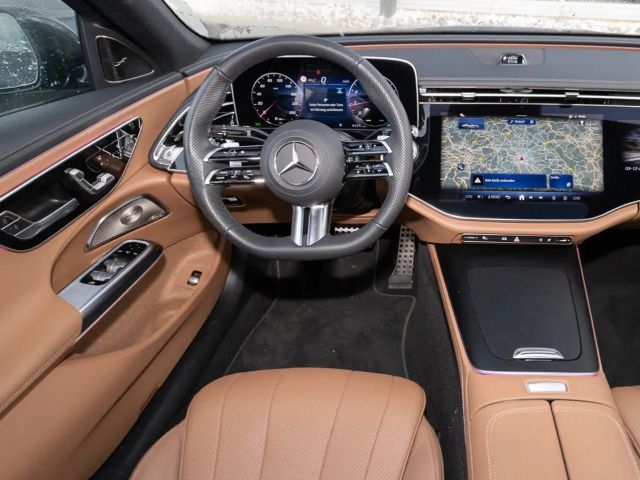 Mercedes-Benz E 200 4MATIC Sedan