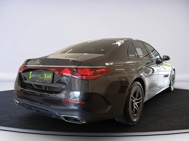 Mercedes-Benz E 220 AMG Line E 220 d Sedan
