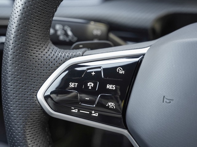 Volkswagen Golf 2.0 TSI DSG Golf VIII R-Line