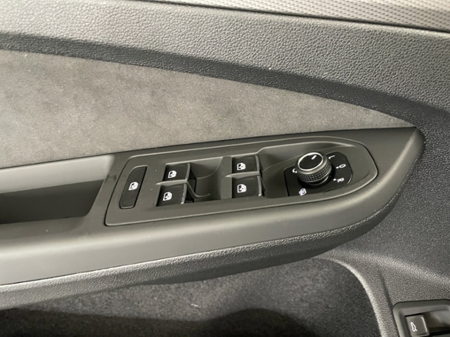 Volkswagen Golf 1.5 eTSI DSG Variant