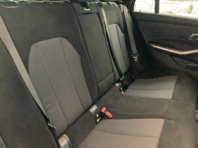 BMW 320 320d M-Sport Touring