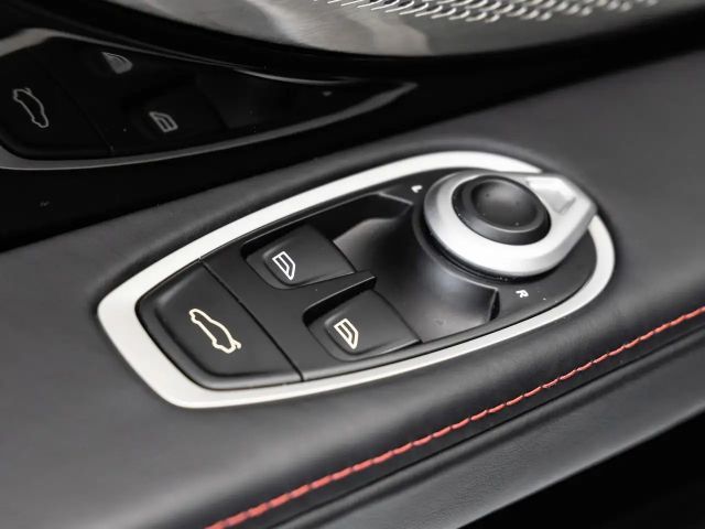 Aston Martin DBX 12 Coupé von BENTLEY FRANKFURT