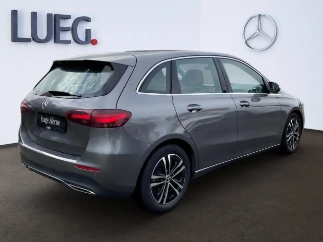 Mercedes-Benz B 200 Progressive Sedan