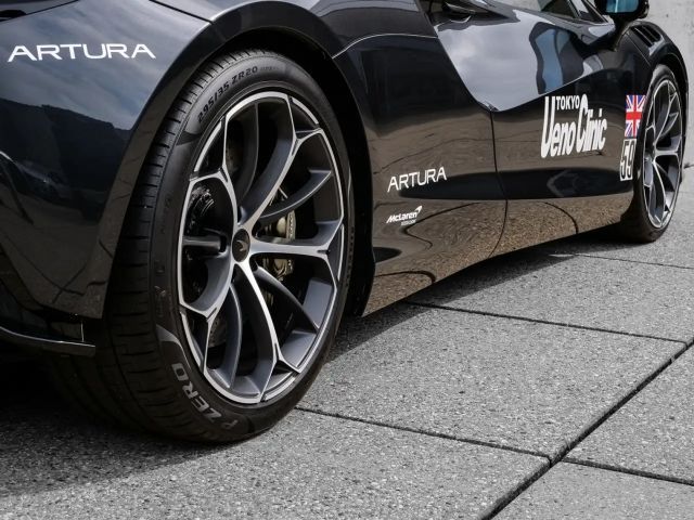 McLaren Artura Spider