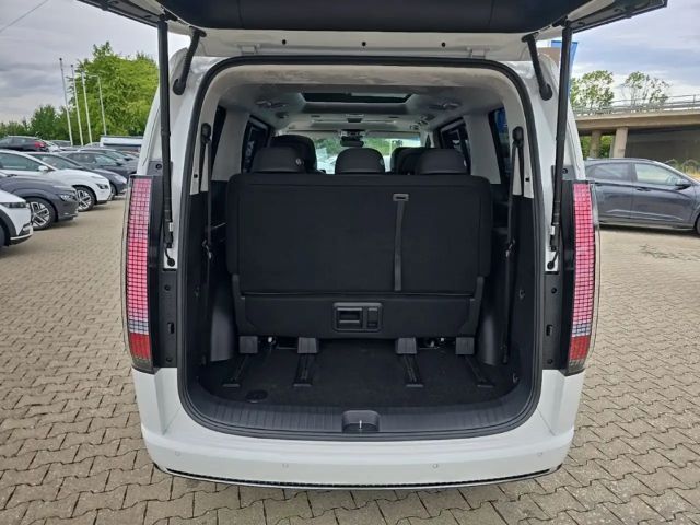 Hyundai Staria Signature