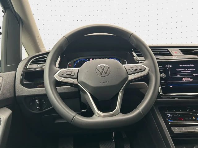 Volkswagen Touran 1.5 TSI DSG IQ.Drive R-Line