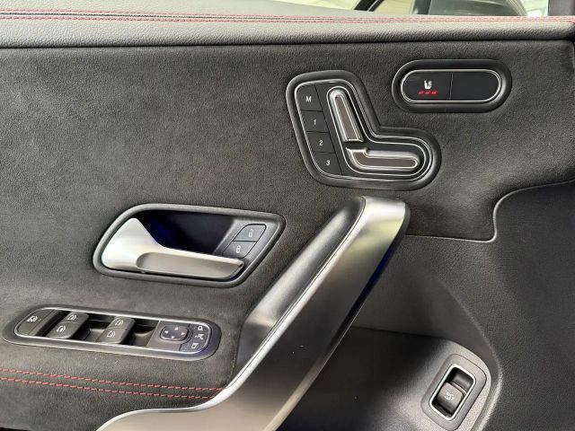 Mercedes-Benz CLA 200 AMG Line