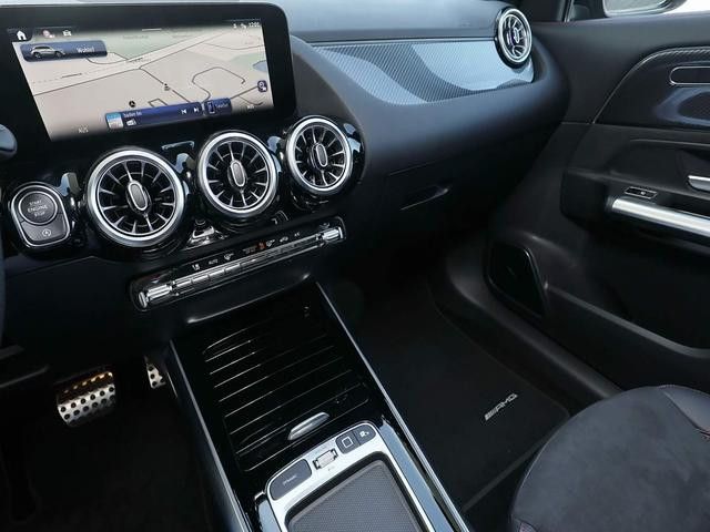 Mercedes-Benz GLA 200 AMG Line