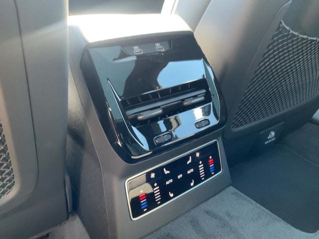 Audi A6 Avant Quattro S-Tronic