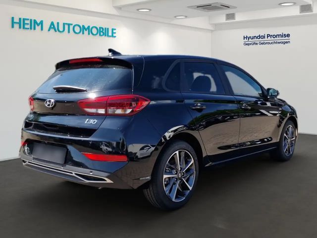 Hyundai i30 Advantage Hybrid T-GDi