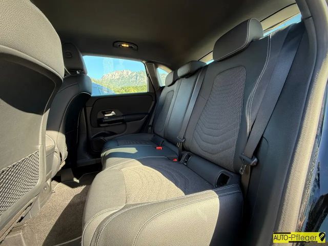 Mercedes-Benz B 180 B 180 d