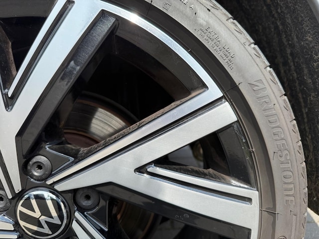 Volkswagen Golf 1.5 eTSI Golf VIII R-Line