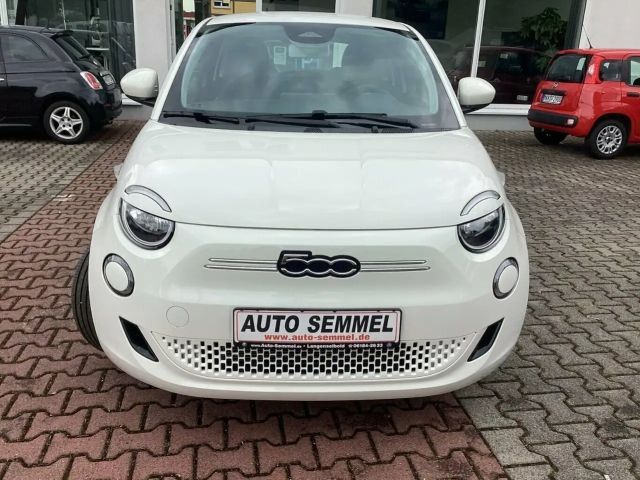 Fiat 500e 42kWh 118PS