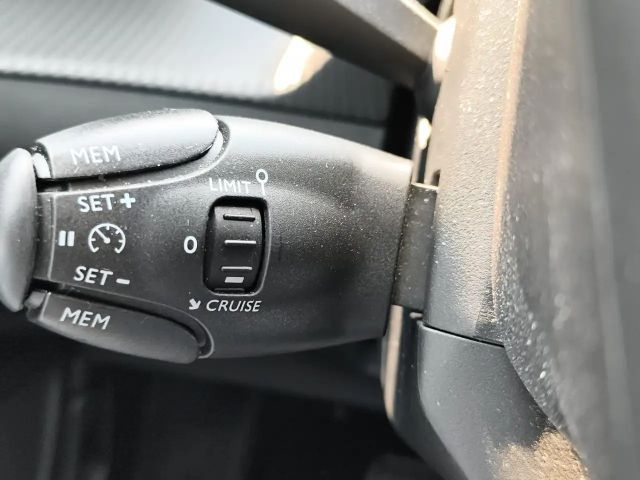 Peugeot E-2008 Allure Pack