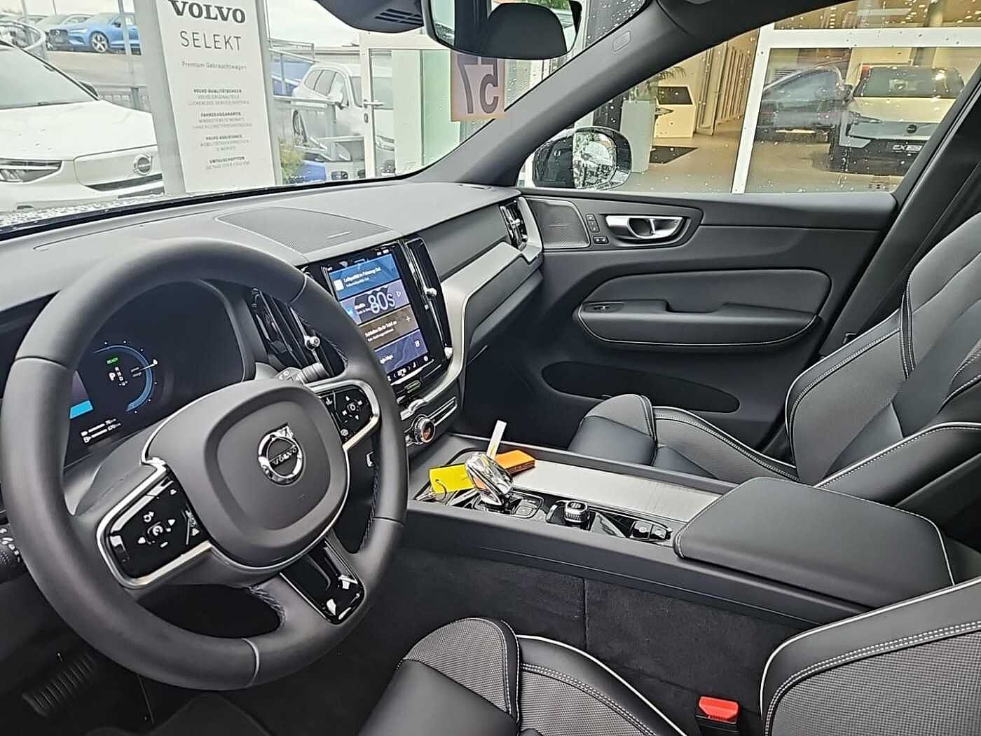 Volvo XC60 AWD Dark Plus T6