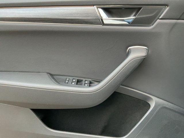 Skoda Superb 2.0 TDI Combi Style Style