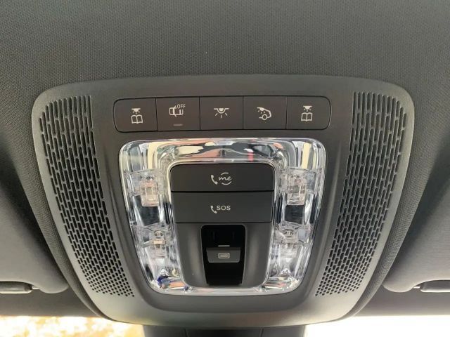 Mercedes-Benz CLA 200 AMG Line Sedan