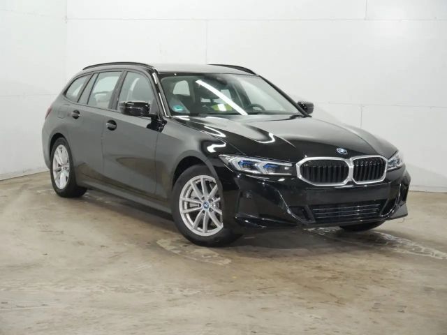BMW 330 330e Touring xDrive