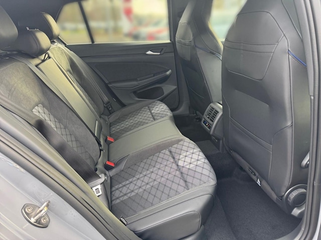 Volkswagen Golf 1.5 eTSI DSG R-Line