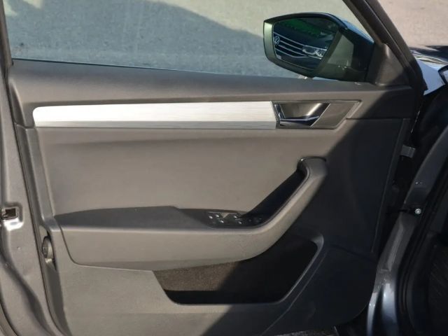 Skoda Superb Superb Kombi 2,0 TDI DSG LED VIRTUAL AHV 1.Besitz