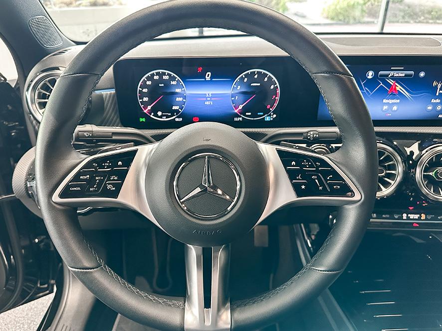 Mercedes-Benz A 200 ProgressiveLAP+LED+Pano+AHK+Distronic