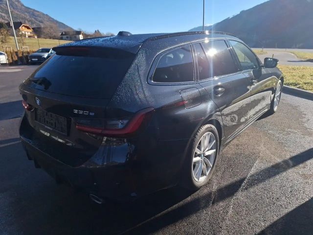 BMW 330 330e Touring xDrive