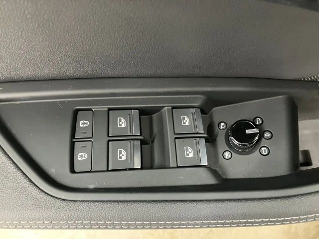 Audi Q8 e-tron 50 Business Quattro