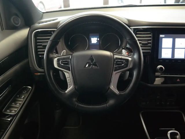 Mitsubishi Outlander +SHZ+STANDHEIZUNG+NAVI+LEDER+LENKRADHEIZ.+