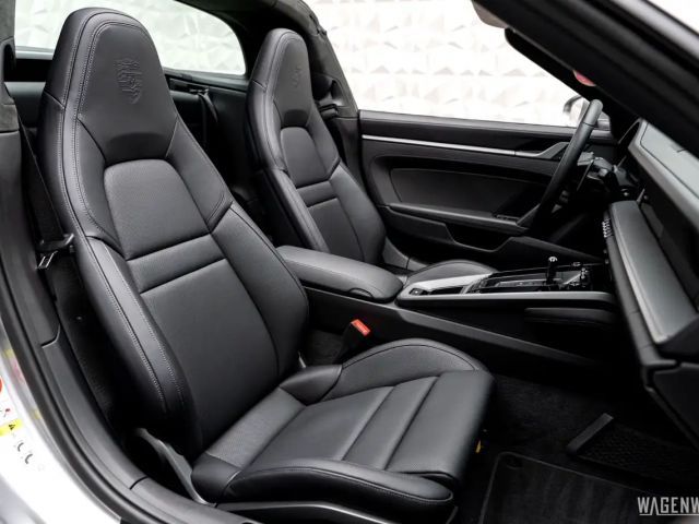 Porsche 992 4 Cabrio Targa