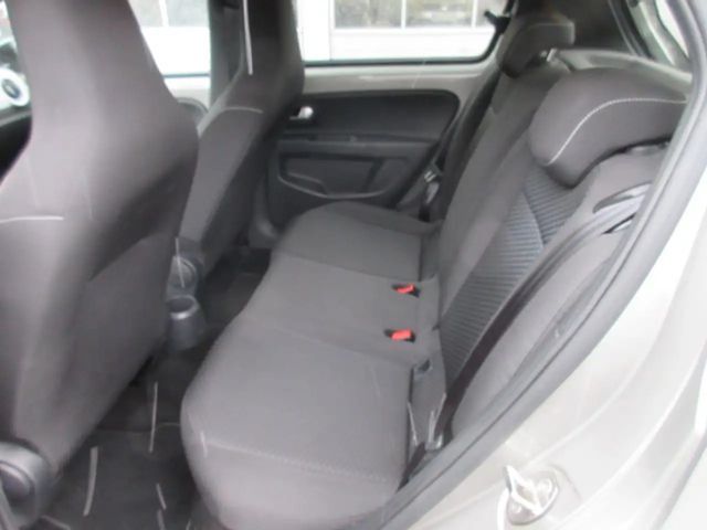 Volkswagen up! Active