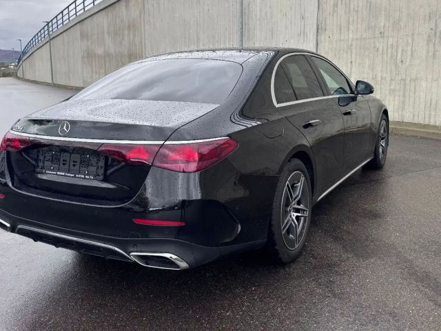Mercedes-Benz E 220 AMG Line E 220 d Sedan